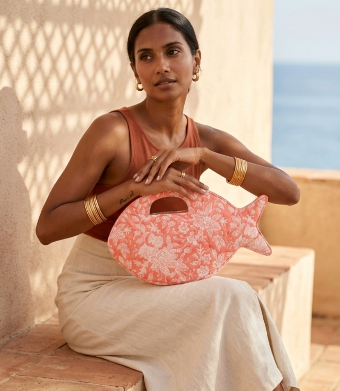 How To Wear The Fish-Shaped Purse